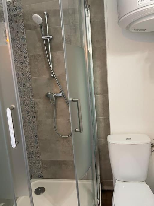 T2 4 Pers Face Gare Sncf Appart Hotel Le Cygne 6 Бурж Екстериор снимка